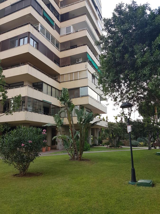 Apartamento Luxury House 110 M2 On The Beach, Pool, Parking Torremolinos Exterior foto